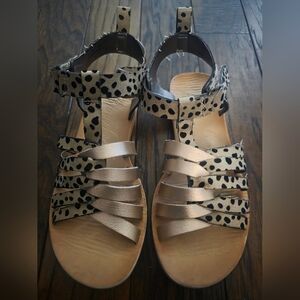 Stylish Kids Sandals with Animal Print and Velcro Gold Straps, Size 1